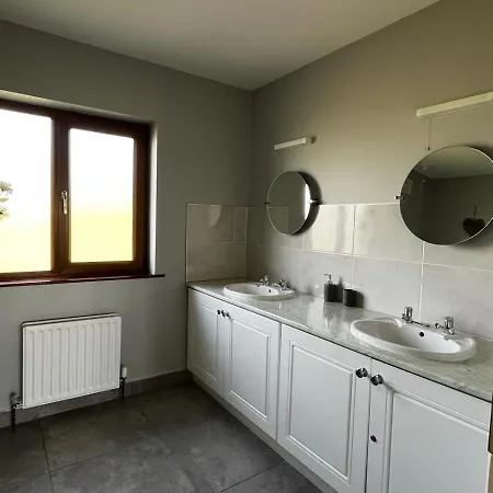 بيت للعطل Barr An Chnoic Lettings